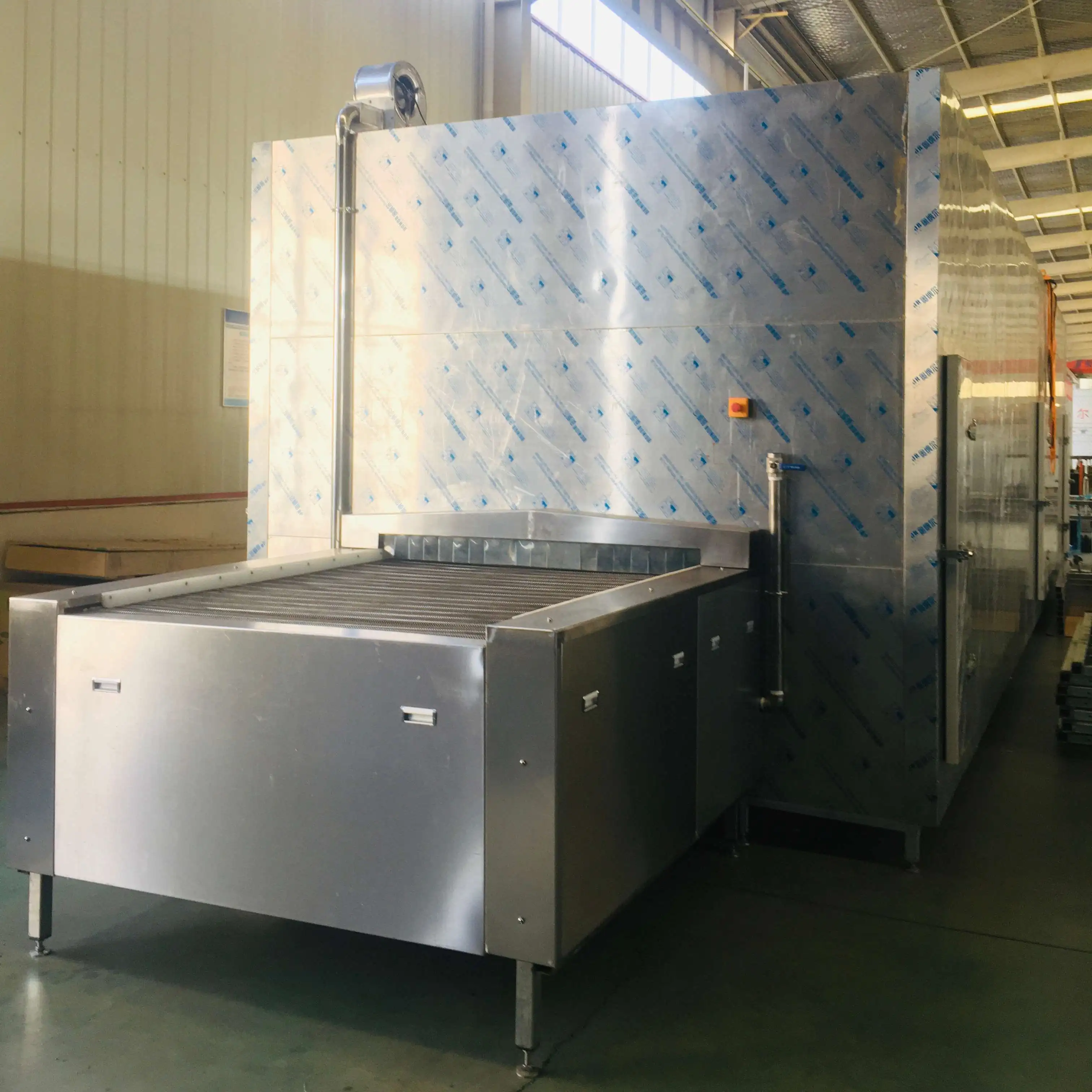 Industrial quick-freezing tunnel freezer, efficient and rapid freezing of shrimp, poultry and seafood products