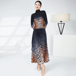 Woma Casual Style New Elastic Top and Long Pleated Skirt Two-Piece Set With Long Sleeve and Leopard Print for Women