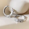 Oro blanco chapado con piedra blanca