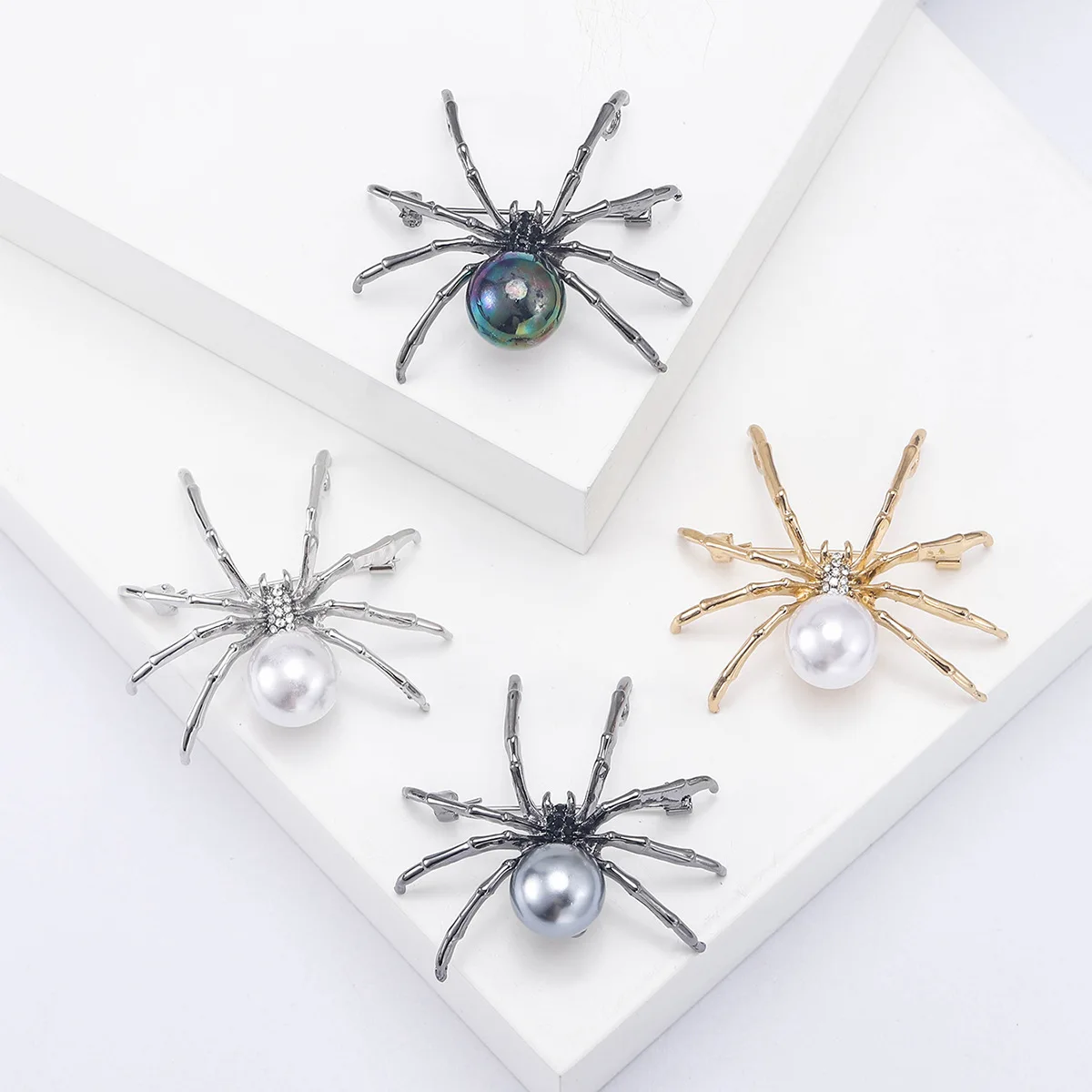 Spilla Ragno Vittoriano Argento Con Madreperla E Pavé - Accessorio Gotico Per Zaino E Abbigliamento - 4