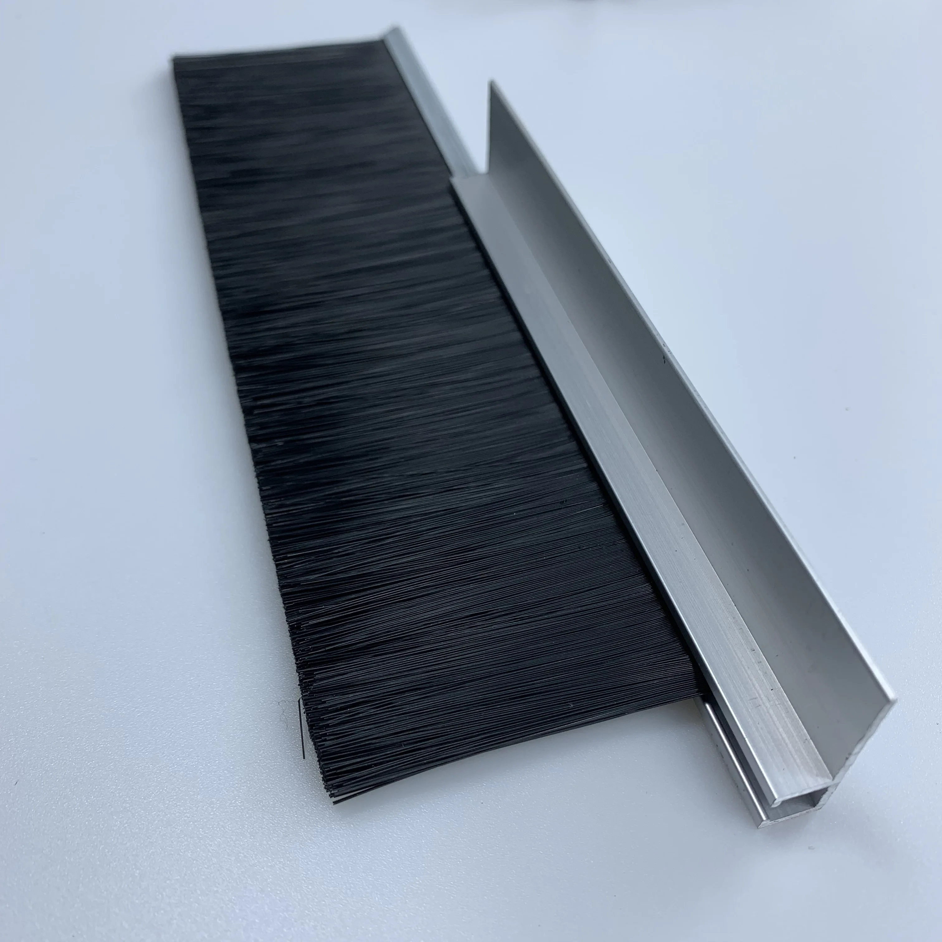 TDF Escalator Skirt Strip Brush With Aluminum Pedestal Elevator Parts