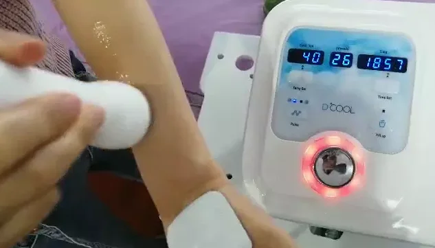 Newest portable Dcryo facial cooling and heating massager dcool electroporation machine for skin rejuvenation