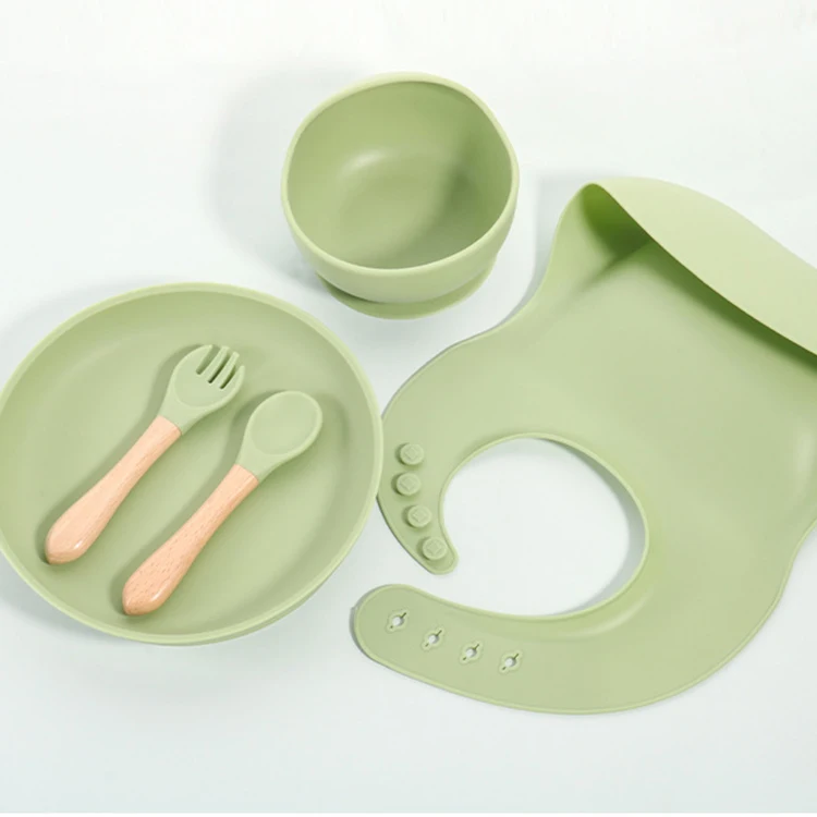 Set di alimentazione in silicone stampato personalizzato per bambini 2025, con bavaglino, stoviglie e piatto per cena con motivo animale, privo di BPA