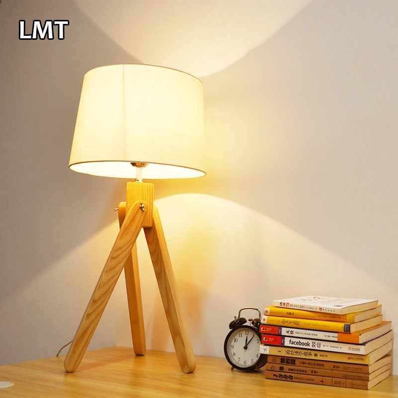 Lampada da terra Lampada da terra con treppiede in legno, lampada da terra, design moderno che studia la luce da terra per soggiorno, camera da letto, sala studio e lampada da terra