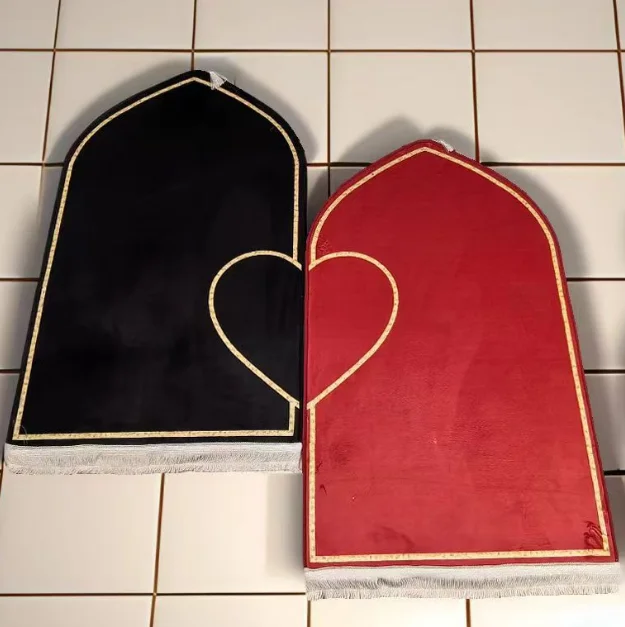 2 Prayer Mat Set with Heart Design Portable Couple Prayer Mat Stand Set Customizable Islamic Muslim Couples Dowry Janamaz Rug