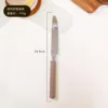 Cuchillo para plato principal con forma de rosa.