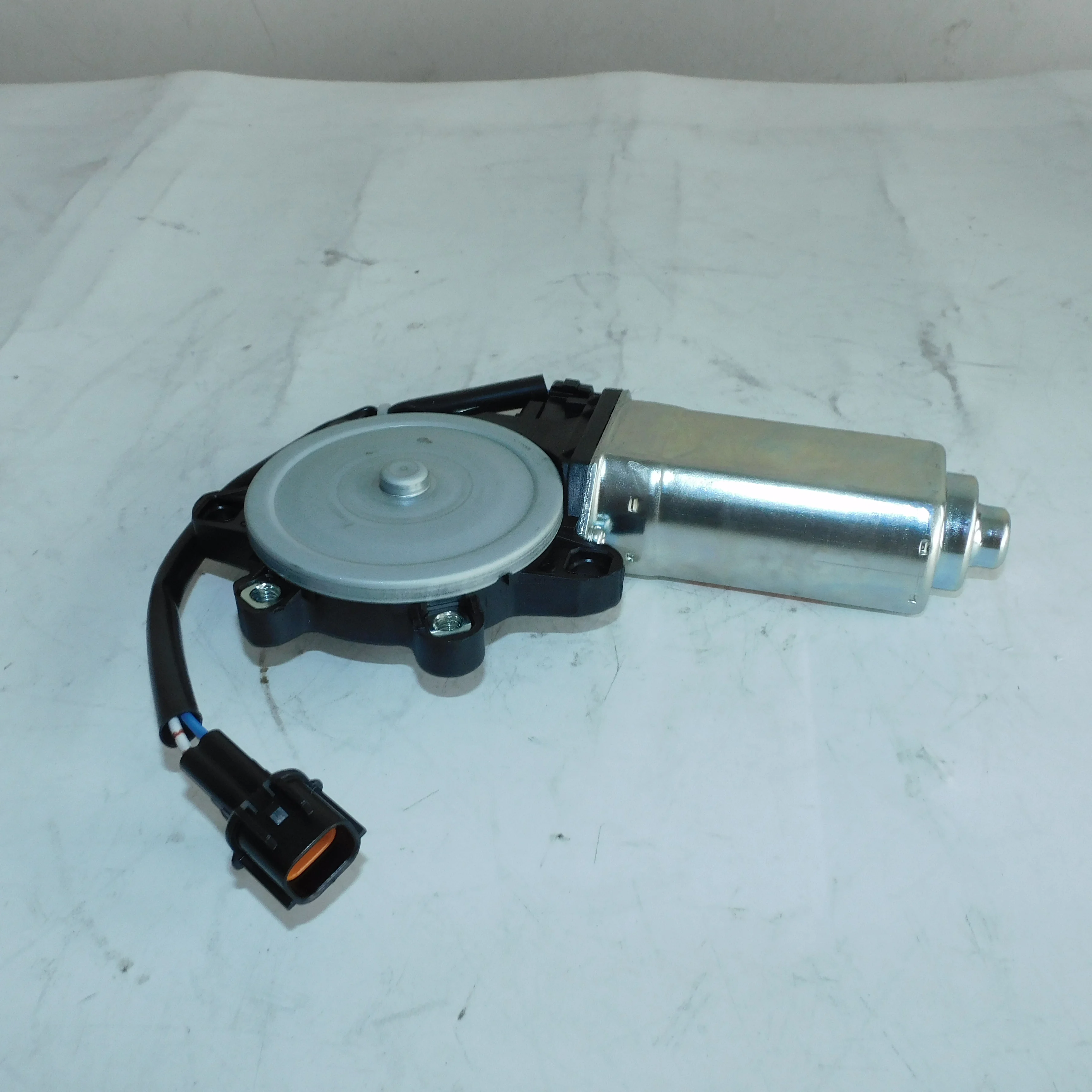 MITSUBISHI-FUSO MC935086 4M50パワーウィンドウモーター 新品・グレー