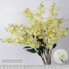 Elegantes ramas de jazmín llorón amarillo.