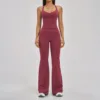 Conjunto de Top Rojo y Pantalones Acampanados