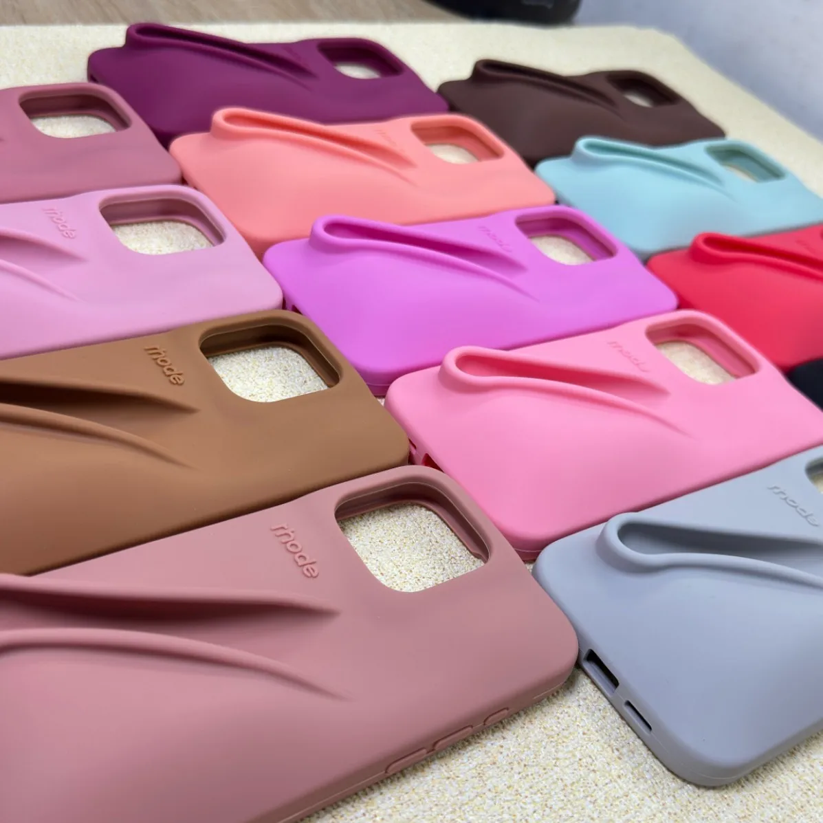 Elegant Lip Gloss Silicone Case for 16PROMAX