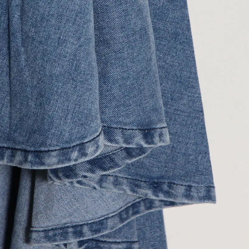 Uformell blå jeansskjørt med høy liv, patchwork, ruller, uregelmessig høy liv, løst fritidsdesign og asymmetrisk nederkant for kvinner