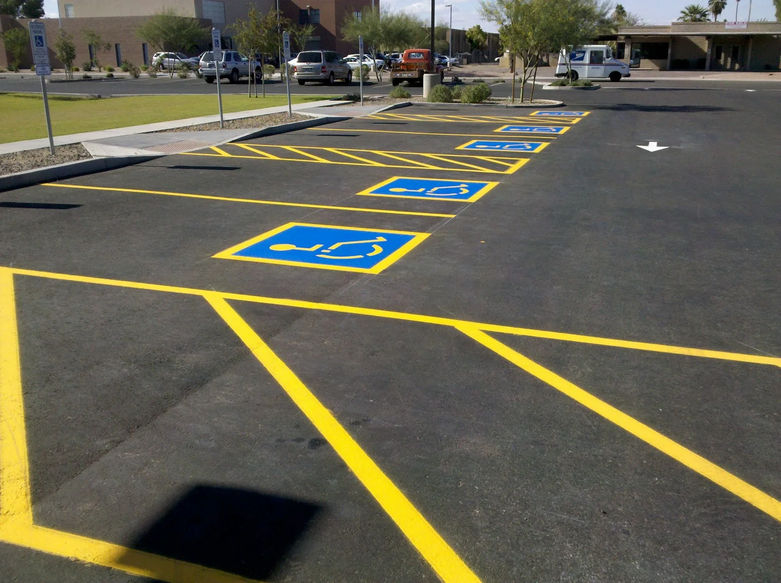750ml Temporary Solvent-Based Parking Lot Line Marking Spray Paint for Road and Spot Survey Marking