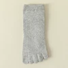 Pantalón corto gris