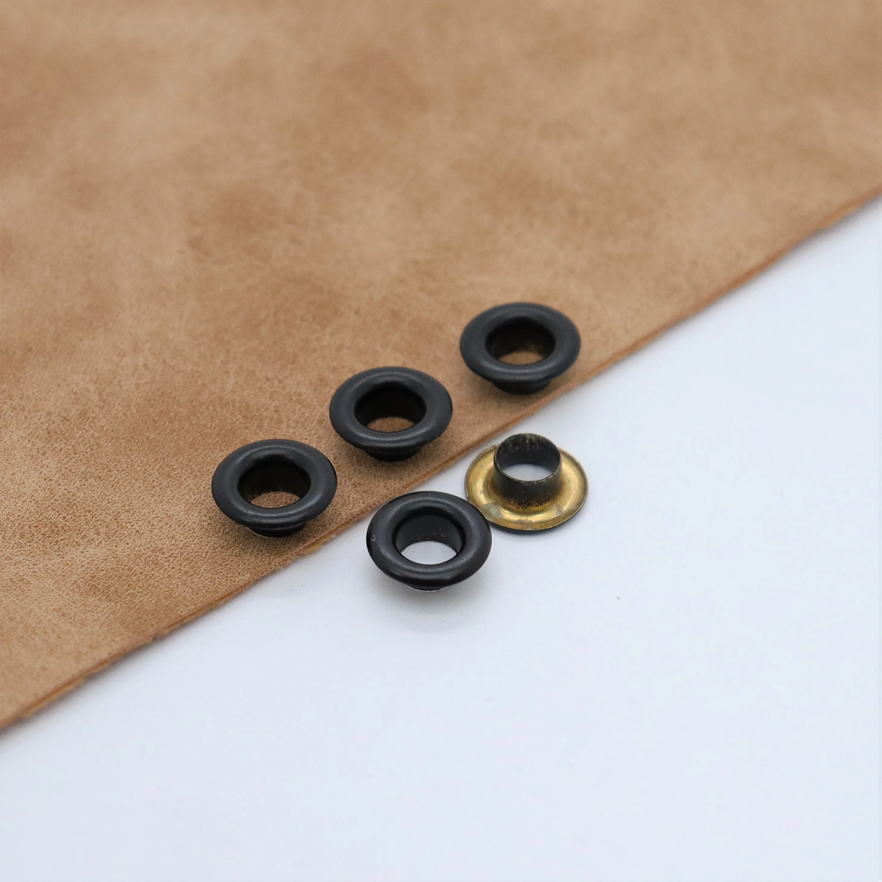 Заводские металлические люверсы разных размеров под заказ латунные из нержавеющей стали для одежды