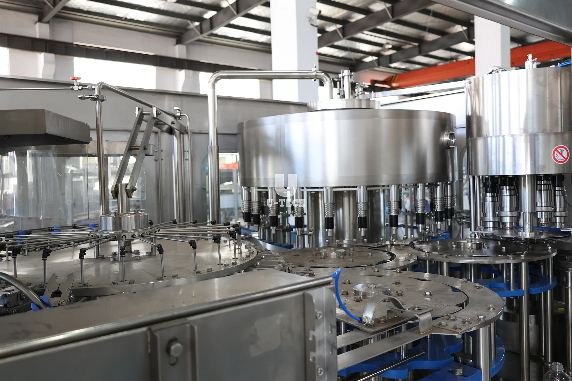 Automatic small scale bottle milk coconut water natural apple fruit juice filling machine production line price