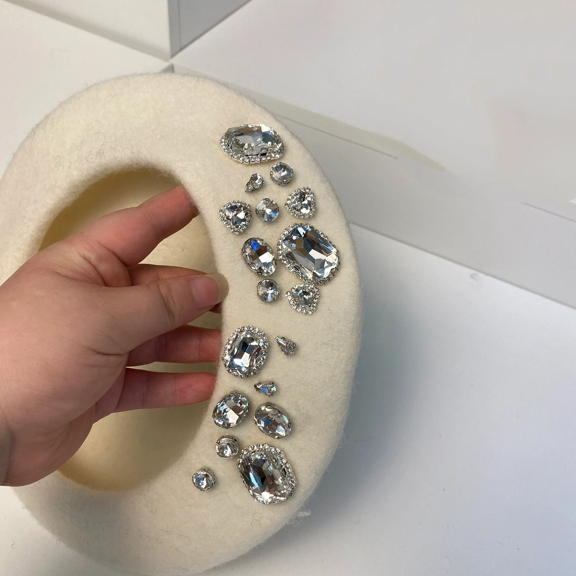 Spring and Autumn Fashion Versatile Female Rhinestone Light Luxury Wool Beret Solid Color Painter Hat