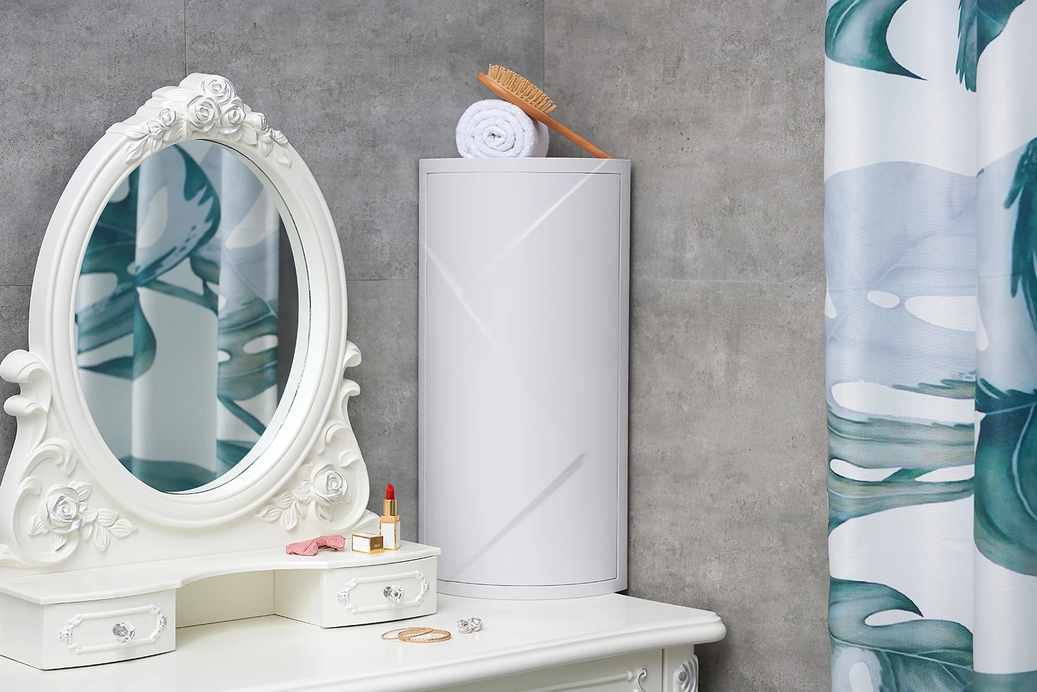 360 Degree Rotating Triangle Plastic Shelf