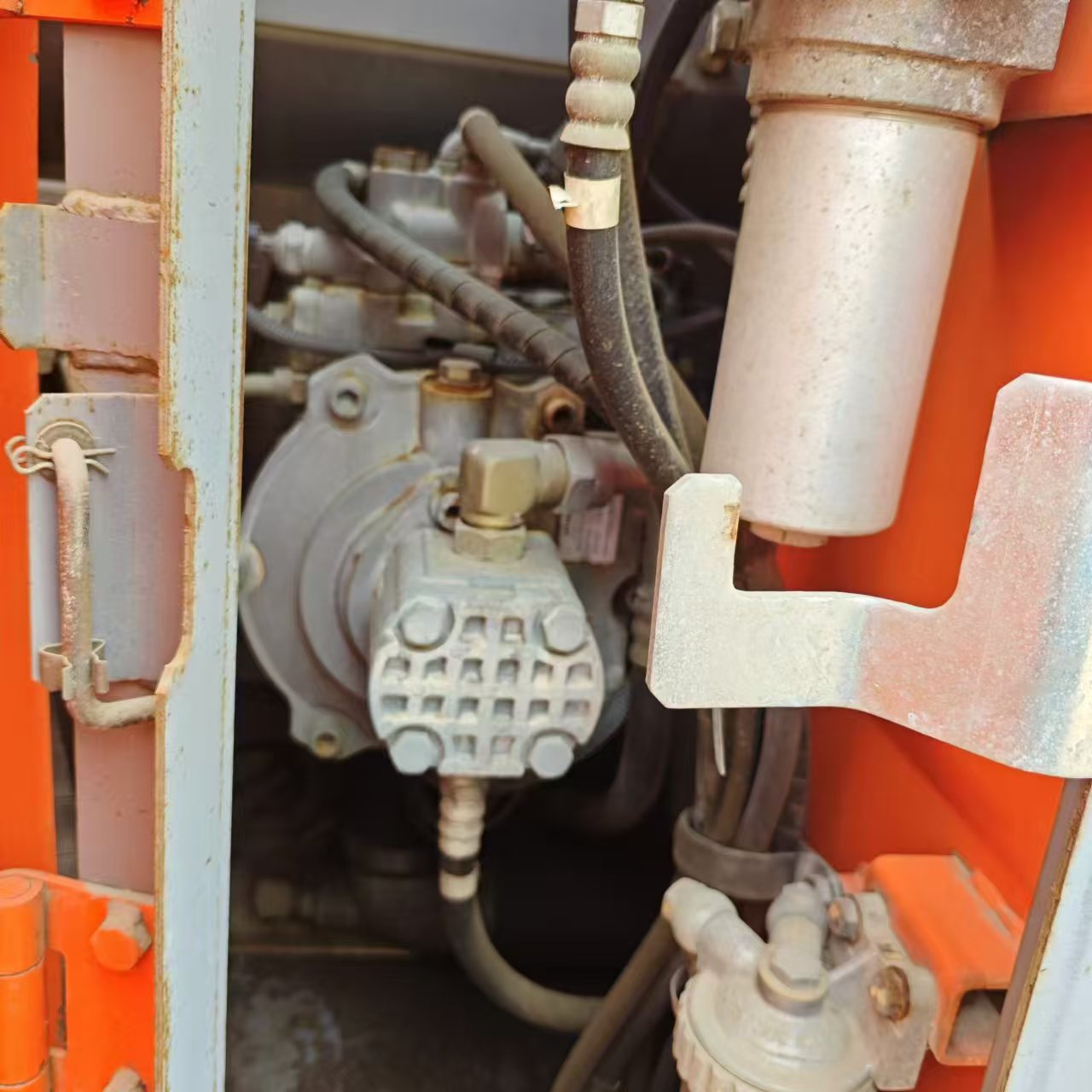 Hitachi ZX135US Excavator, Original Hitachi 135 13-ton Available