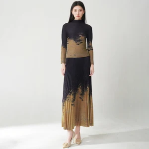 Direct From the Factory Women's Fashion Set Designer Pleated Printed Top and Skirt Set Polyester Fabric Casual Two-piece Set