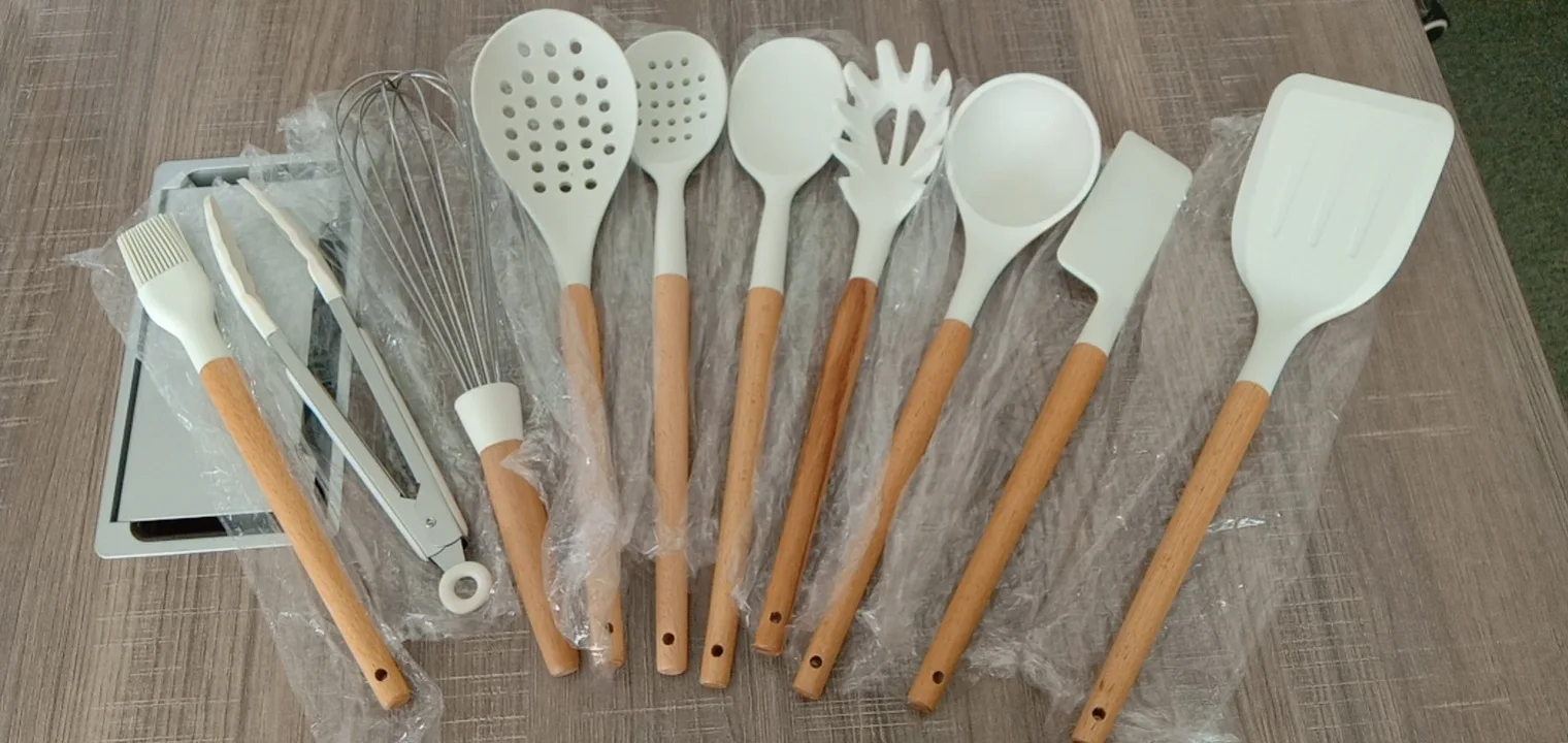 Utensilios de cocina de silicona con mango de madera Juego de 11