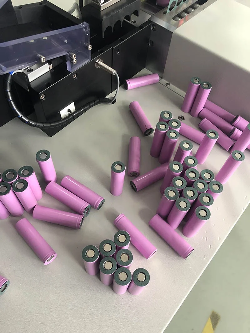 Lithium Battery Automatic Sticker Labeling Machine Insulation Paper Pasting Machine for 18650 21700 26650 32700 Battery