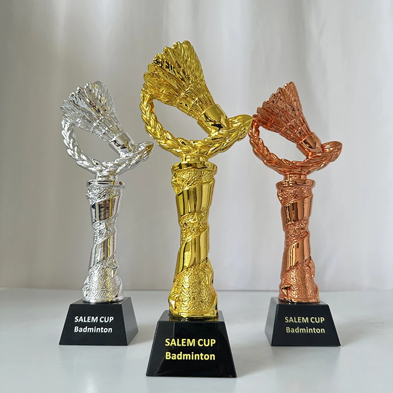 Customized sports award trophy resin crafts gold plated resin trophy star trophy crystal awards