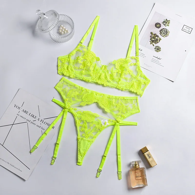 Wanda Cosmetics Green Venus Set: Lace Trimmed Bralette, Seamless Panti —  Latinafy