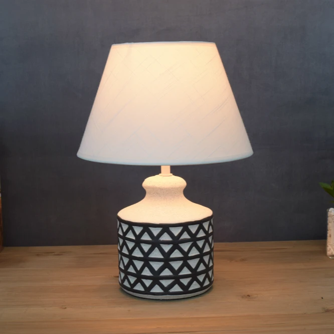 Yh Unique Design White And Black Triangular Pattern Modern Bed Side Table Lamp Decorative Ceramic Table Lamps With Lampshade Buy Ceramic Table Lamp Bedside Lamp Modern Hand Painting Glaze Lamp Product On Alibaba Com