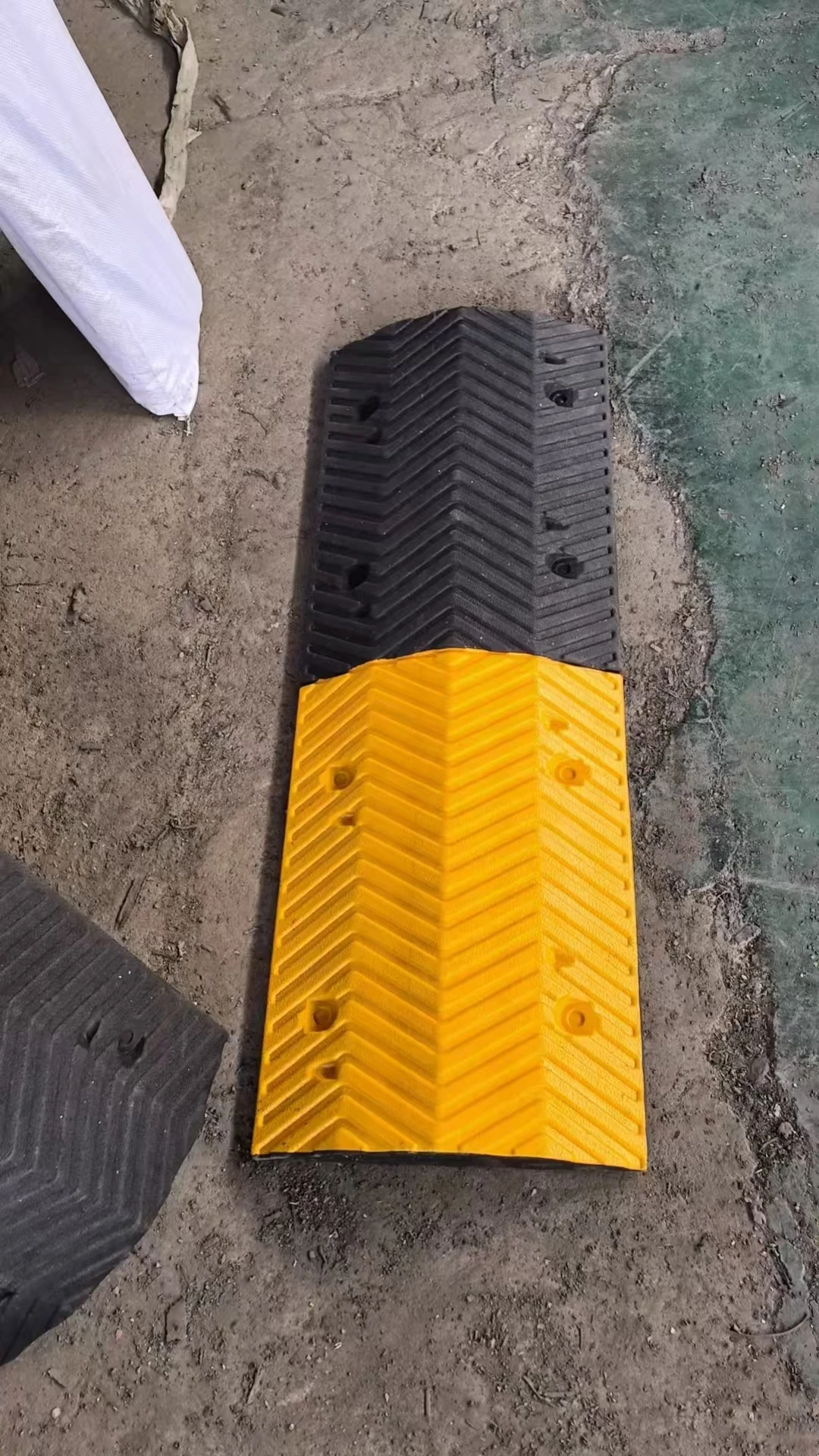 rubber&plastic speed hump bump