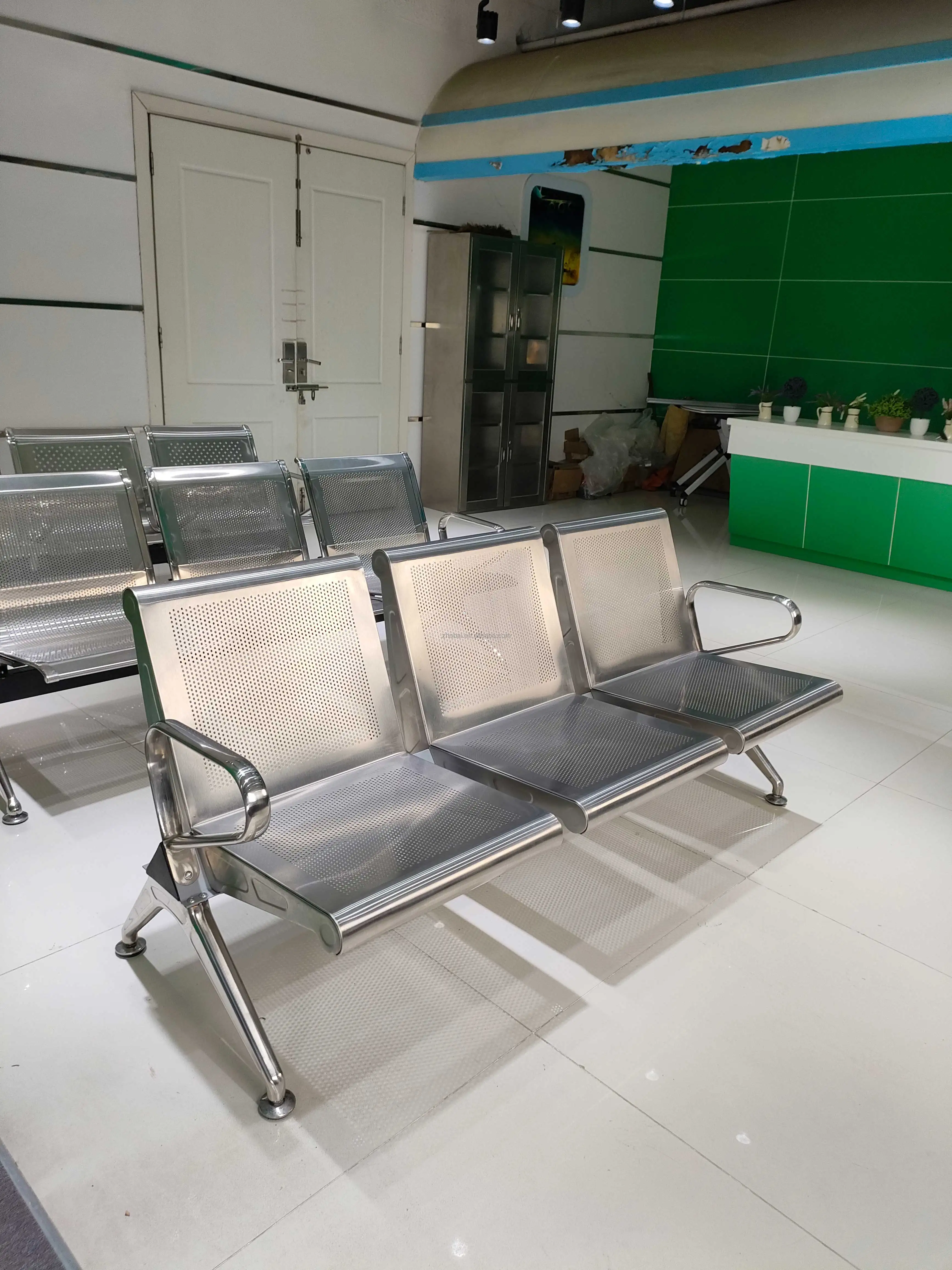 High Quality Customized Modern Stainless Steel  3 Seat Hospital Waiting Chairs for Gym Dental Office Areas 5-Year Warranty 4
