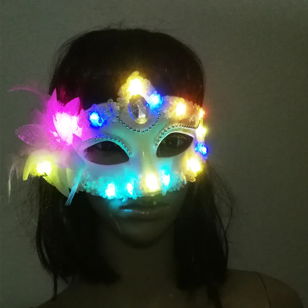 Nueva máscara de fiesta LED para mujer, estilo veneciano, con luces intermitentes y plumas de princesa, ideal para bodas y Navidad. ¡Muy bien valorada!_voghion.com
