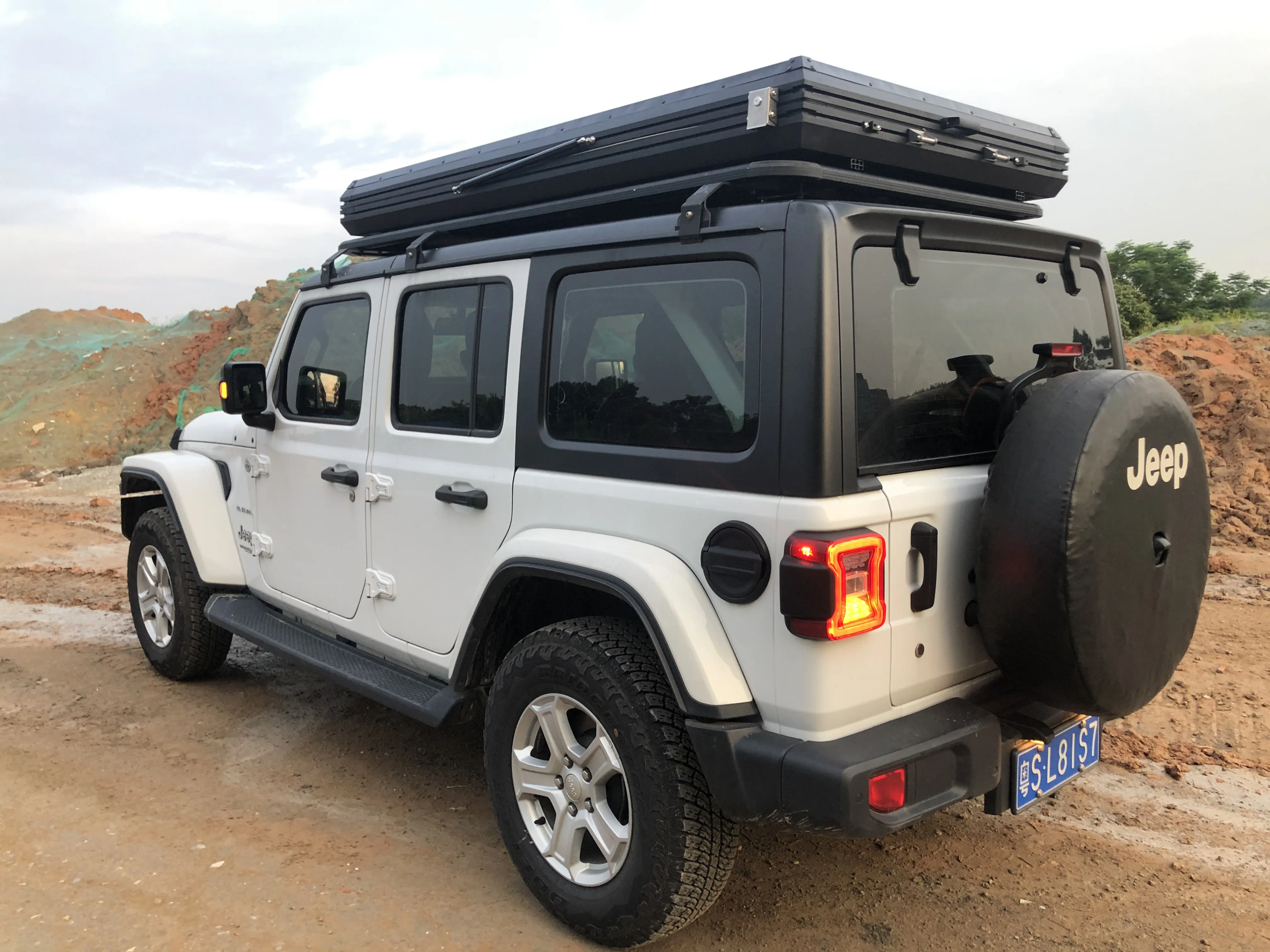 Hard Shell Roof Top Tent Camper for Car - Durable & Waterproof