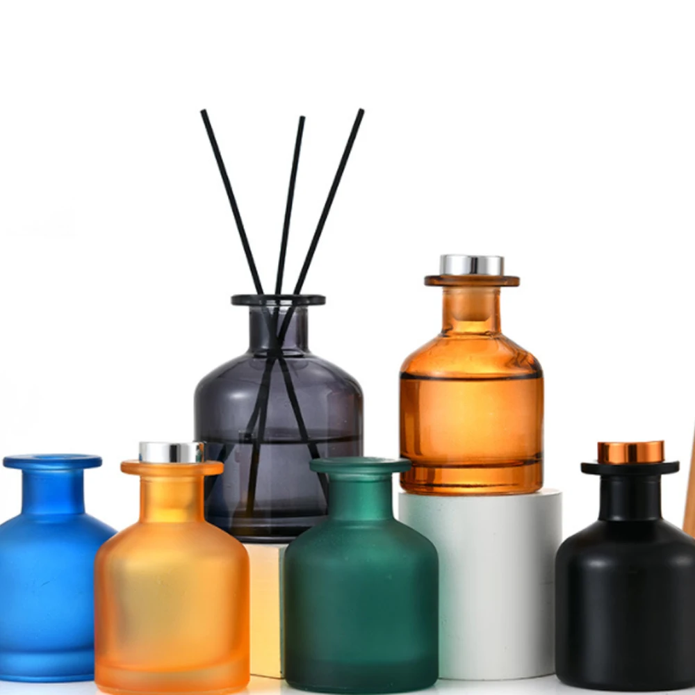 Decorative 200ml Aromatherapy Bottle with Lid Round Shaped Black Glass Reed Diffuser Car Room Diffuser Glass Bottle With Lid