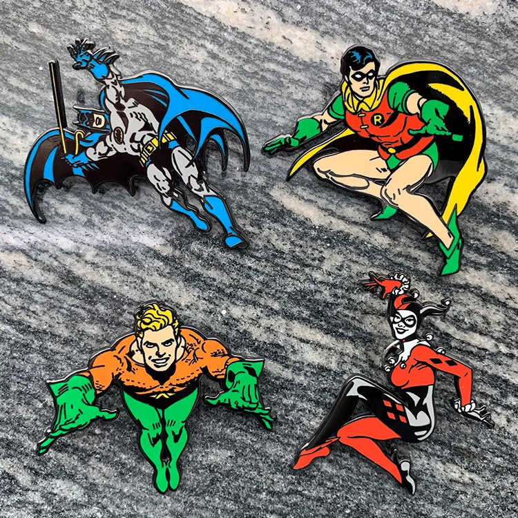 کارخانه پین های یقه سفارشی آرم 2D 3D پین های مینای سخت و نرم تولید کننده بدون حداقل سفارش نشان فلزی آلیاژ روی کارتونی 3