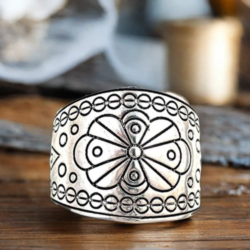 2026 High Quality Custom Retro Geometry Carve Alloy Silver Plated Setting Classic Boho Style Women's Rings