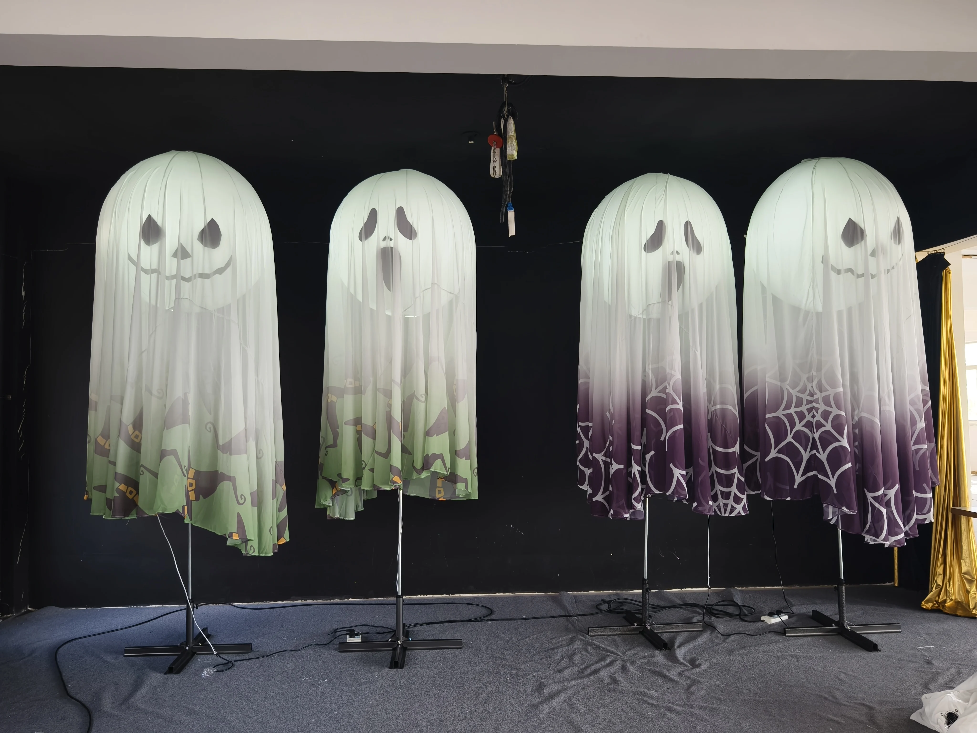 Customized Inflatable Halloween Ghost Model, LED Lighted Inflatable for Commercial Decoration