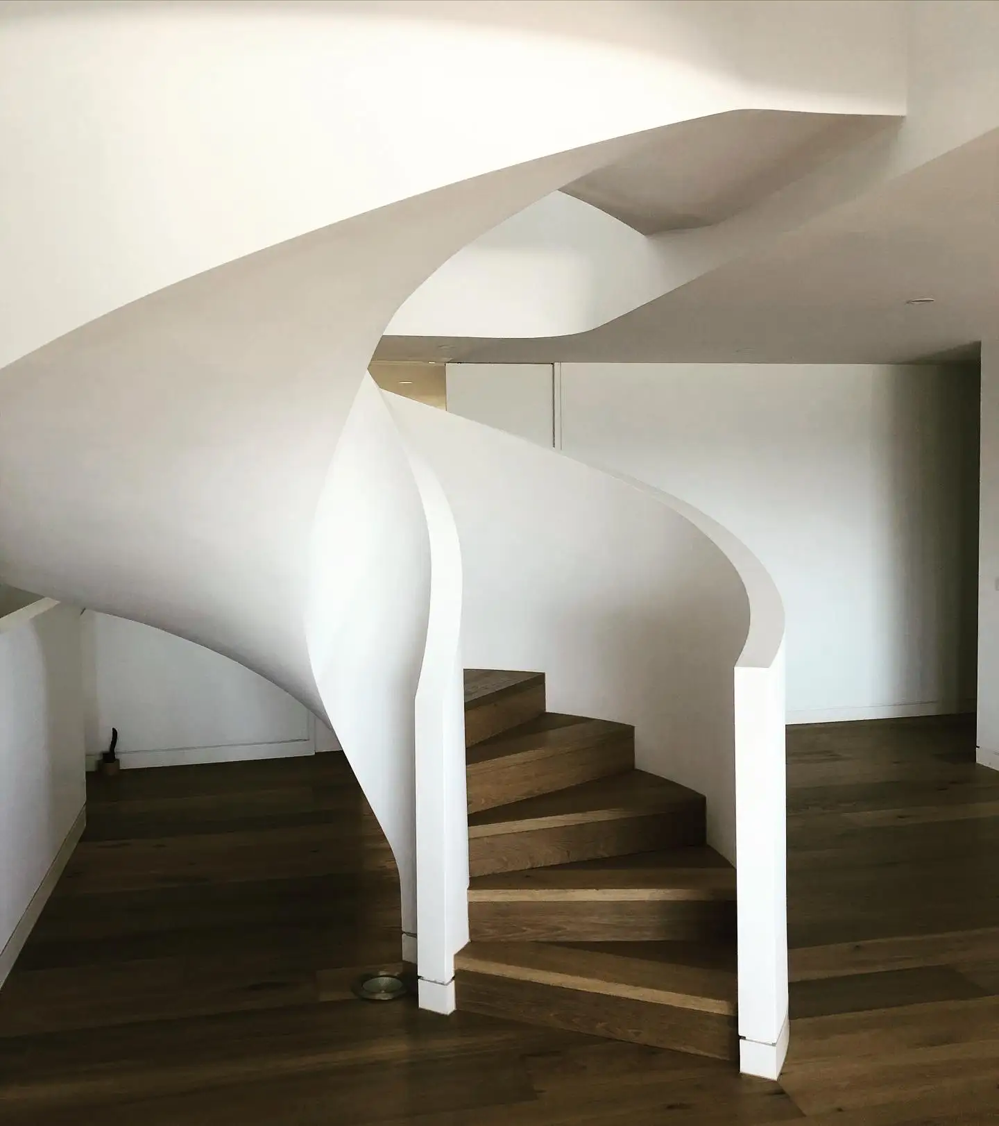 DB Luxury Villa Curved Staircase with Plate Railing Customized Marble Tread Design Stairs factory