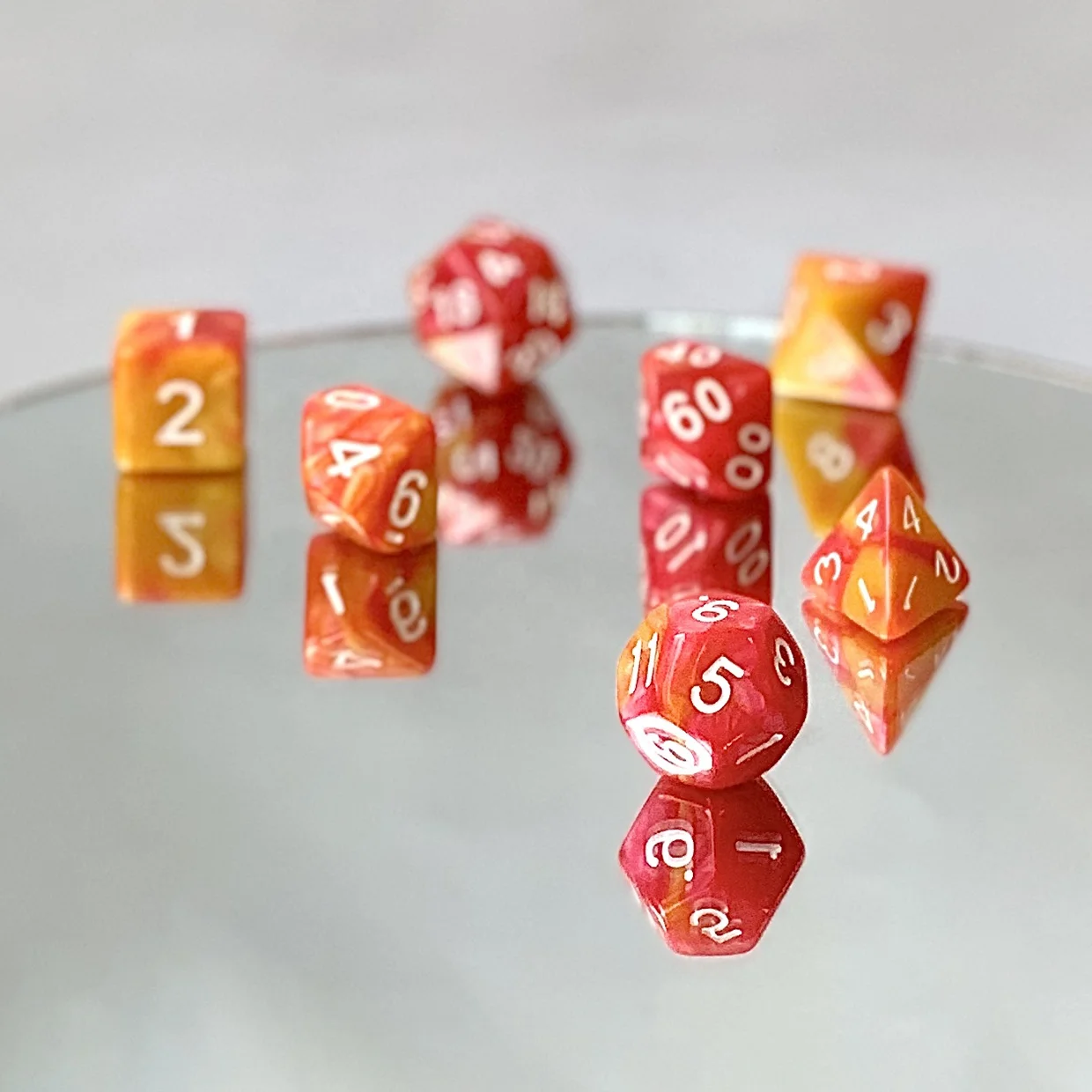 Полимерные Твердые игральные кости набор на заказ два цвета смешанные Роскошные светящиеся акриловые кости набор полигедрал ролевая игра Mtg игровые игральные кости для казино