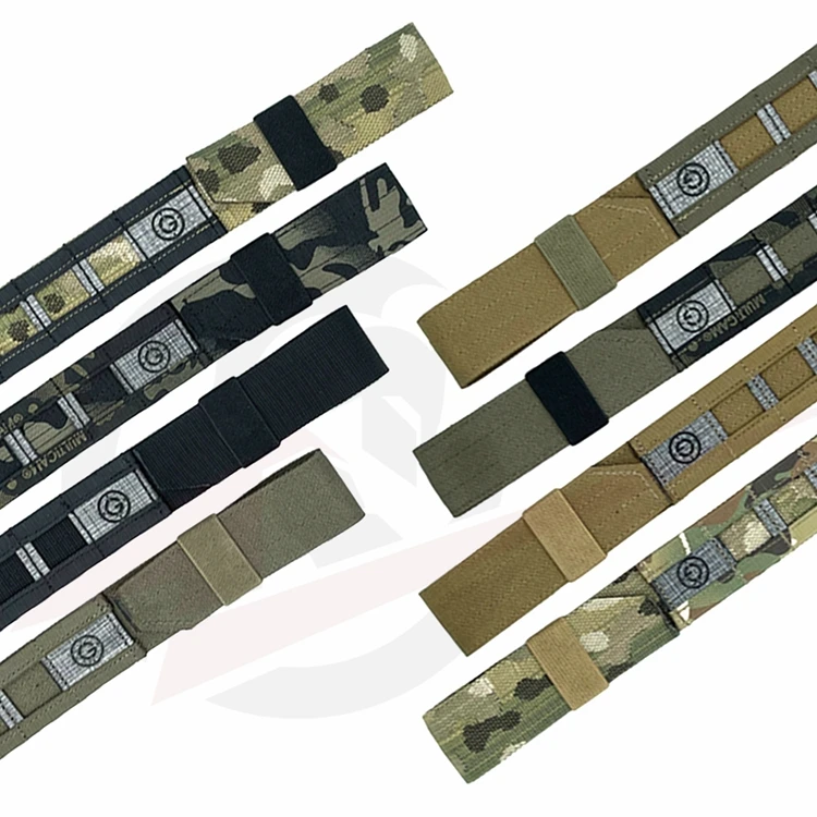 Hebilla instalada en sistema MOLLE de chaleco táctico