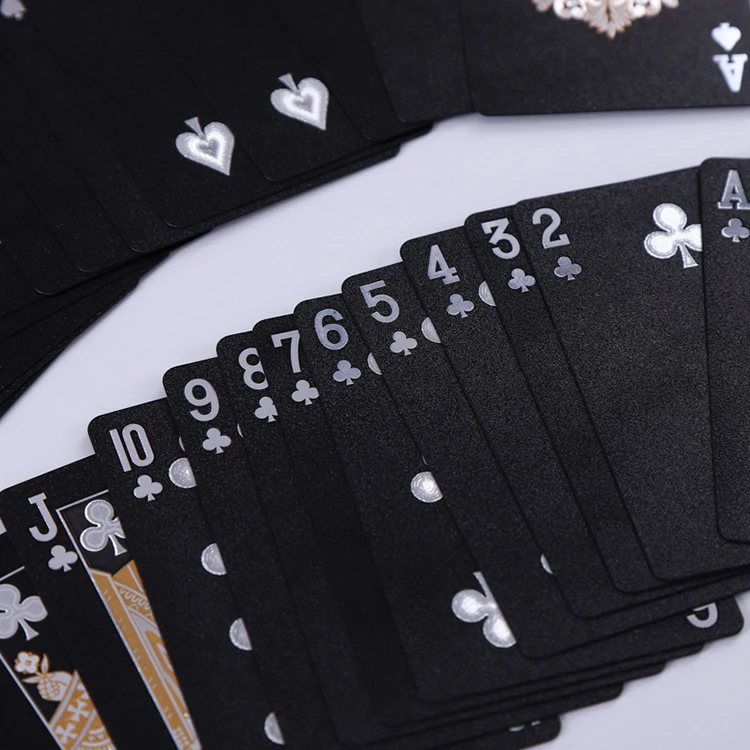 Роскошные пользовательские настольные игровые карты все черные пластиковые водонепроницаемые покерные нормального размера игральные с