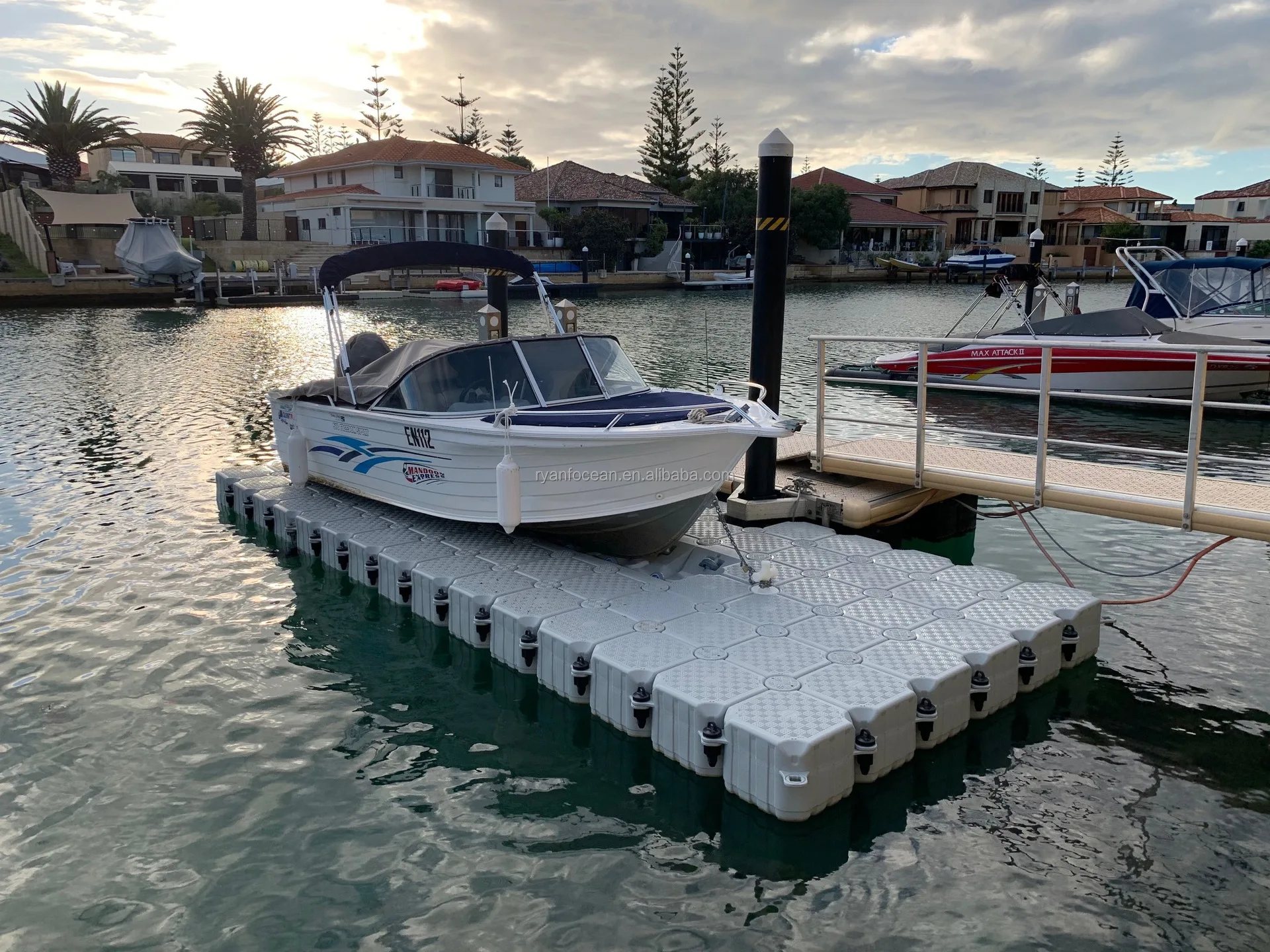 U Shape Floating Dock Cubes High Quality Hdpe Plastic Floating Pontoon