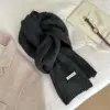 gris oscuro