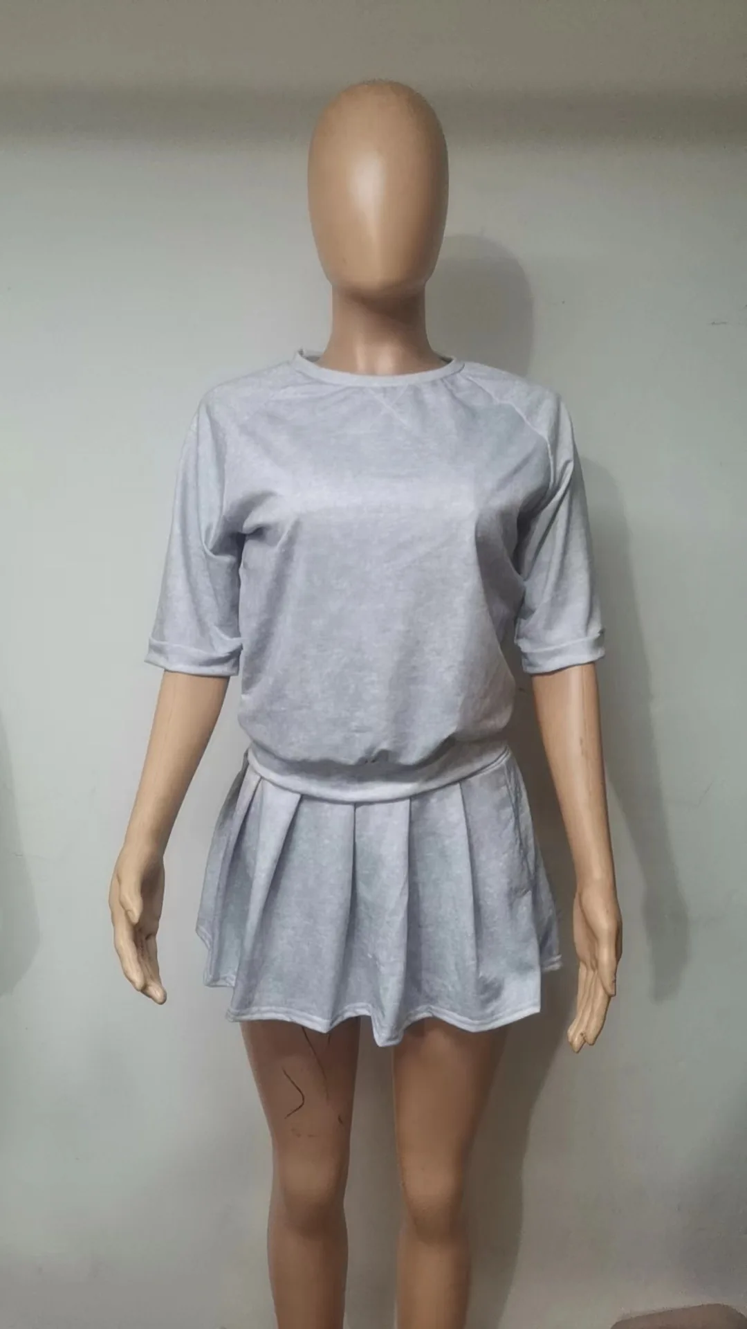 Custom Logo 2024 Summer 2 Piece Set Women Casual Solid Color Short Sleeve Loose Crop Tops Pleated Skirt Sets for Women