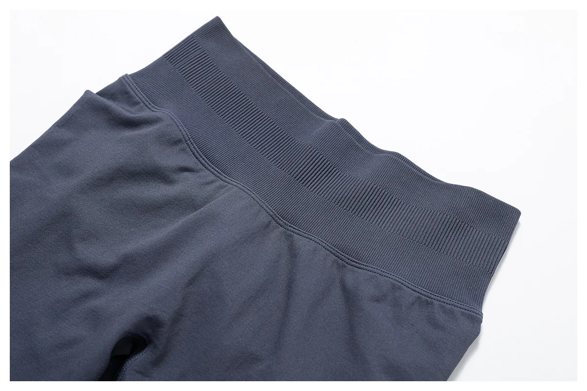 Seamless leggings fabric stretch detail