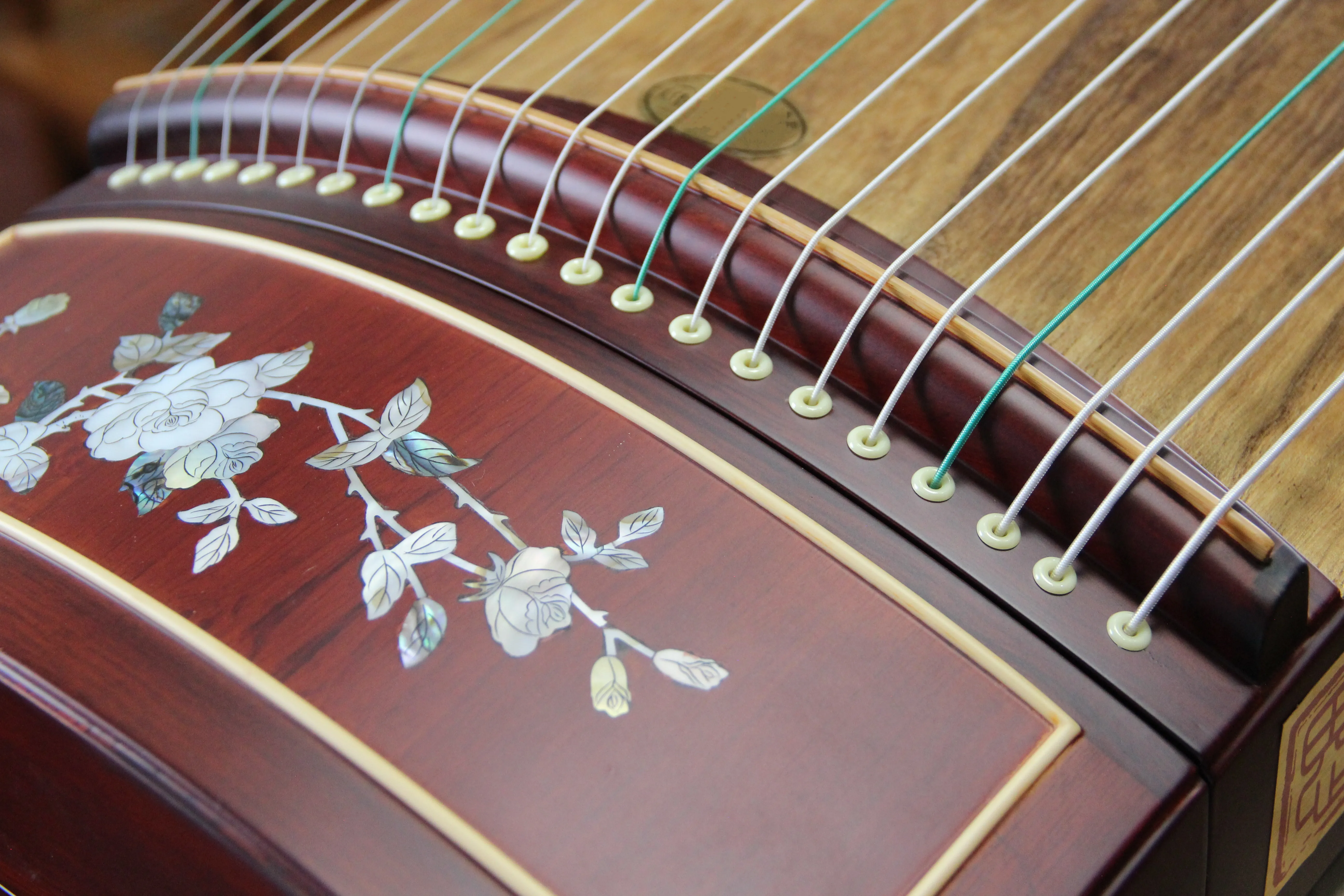 热销标准21弦镶嵌贝壳工艺古筝乐器中国古筝实木乐器| Alibaba.com