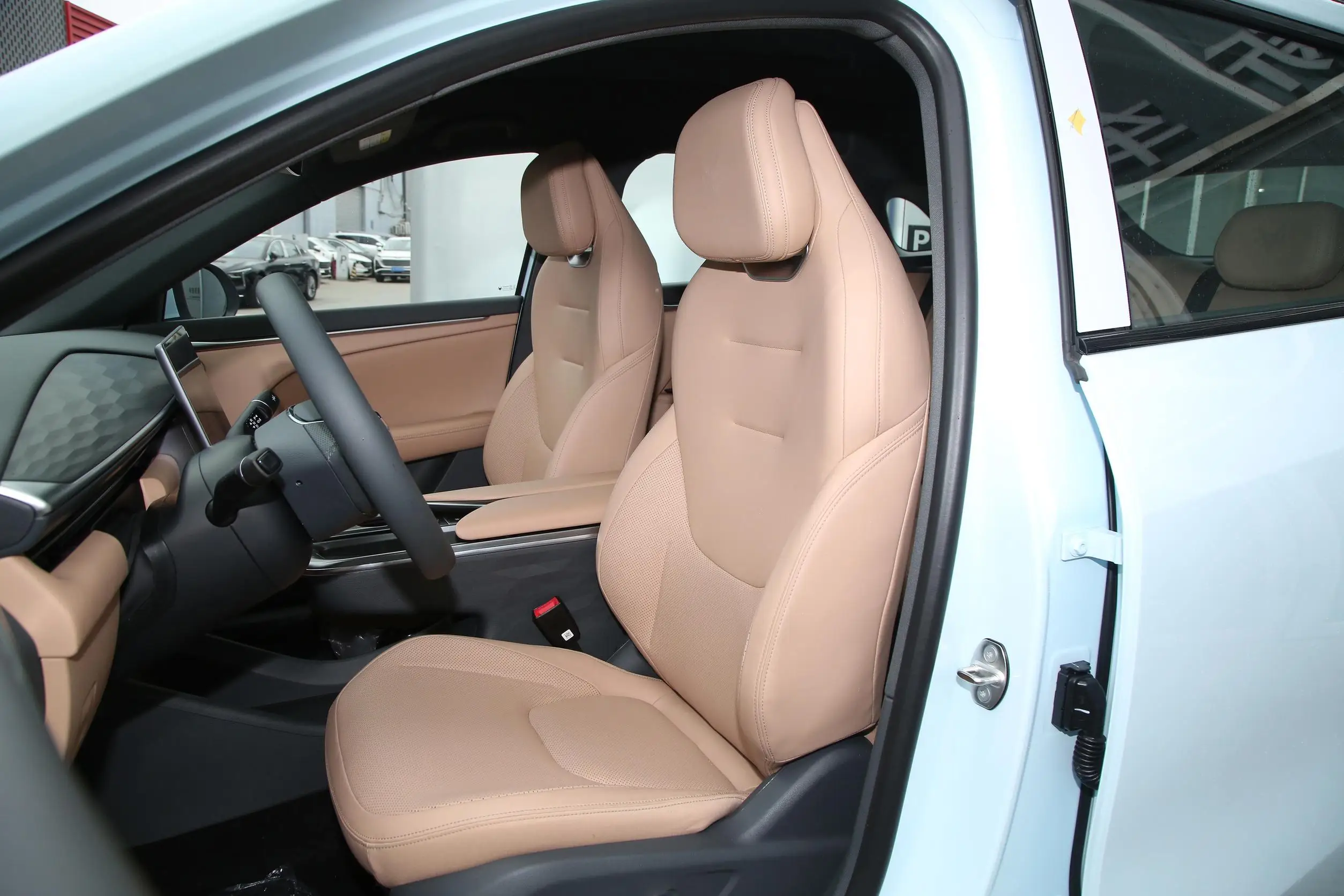 ARCFOX Alpha T5 2024 Stylish Midsize SUV Electric Car