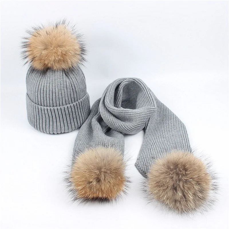 
 New Design Warm Wool Blend Real Raccoon Fur Balls Knit Cap Beanies Scarf Set for Mommy And Me  