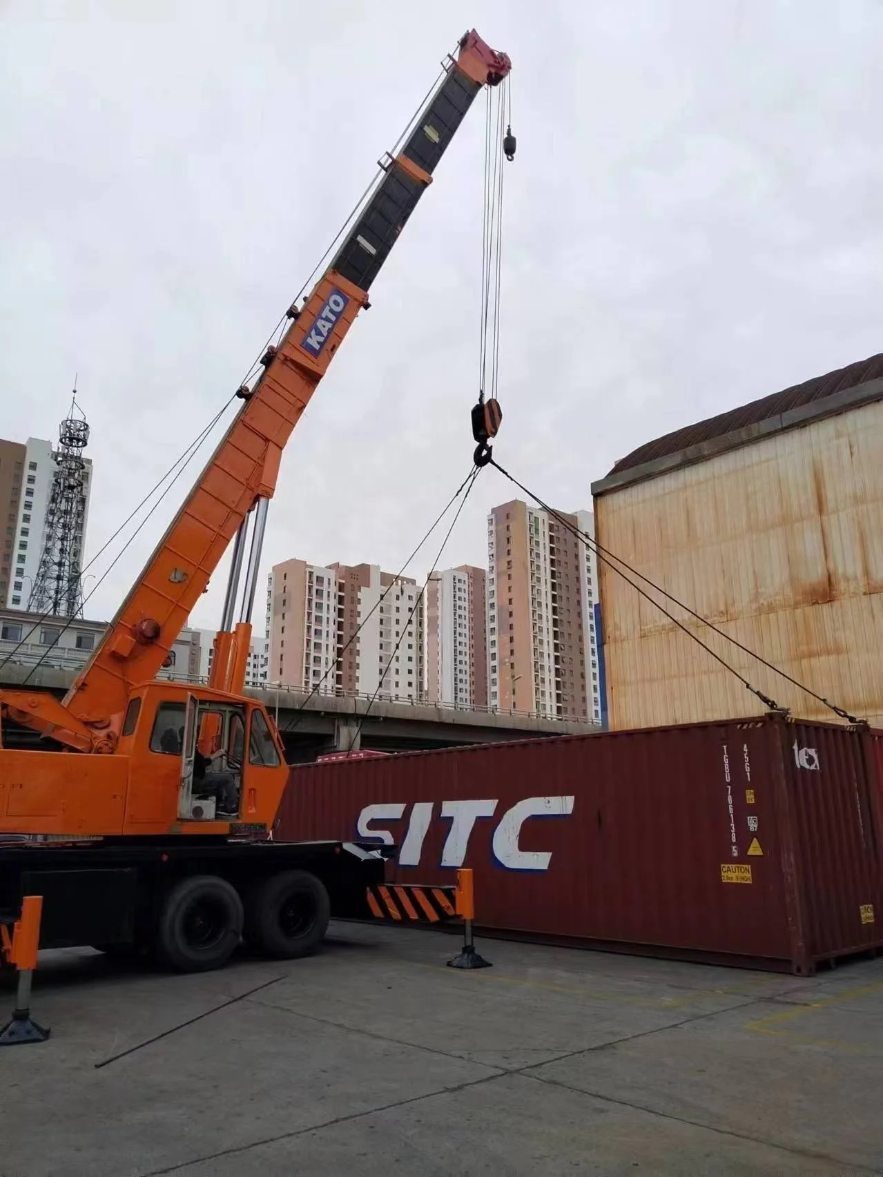 Famous Brand Good Condition Used Kato 50 Ton Truck Crane with Engine Motor Bearing 2012 Model Cheap Price for Sale Uae