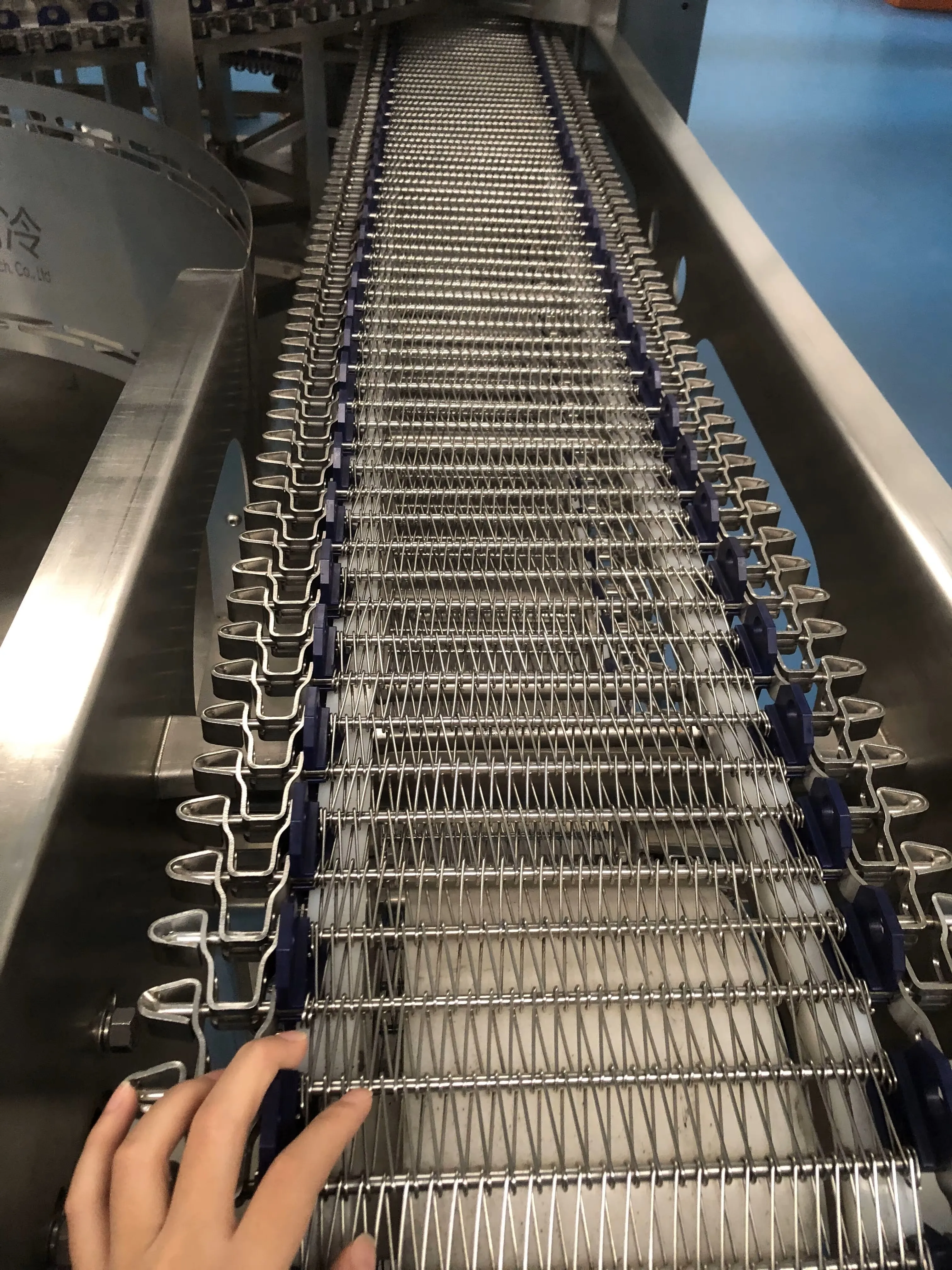 High-efficiency industrial automatic tunnel quick-freezer stainless steel minus 40 to 0 degree freezer ℃ meat and seafood