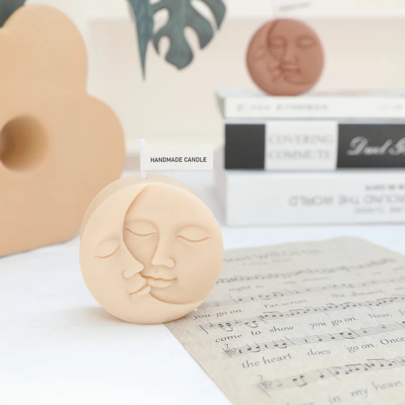 Ins Handmade Abstract Moon and Face Art Soy Wax Scented Candle for Home Decor